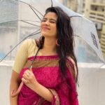 Soundariya Nanjundan Instagram - I Find Peace In The Rain ☔️ . Saree - @tamairafashion . #chennairains #sareelove . #soundariyananjundan #soundariya #nanjundan #soundarya #soundaryananjundan Rain Rain Rain