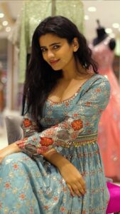 Soundariya Nanjundan Instagram - @rangroop Brings you a stylistic mélange of light, functional yet delightfully detailed designs that will bring in that festive cheer you've yearned for all year ✨ . this Diwali Season✨ . FT. @rangroop , Anna Nagar, Chennai . Completely AWE-STRUCK ♥️ with their gorgeous collections. Wide variety and reasonably priced. Here are my favourite - 4 pieces ❤️ I chose for this festive season! . Visit @rangroop today & steal the show this festive season ❤️☺️ . Rang Roop Anna Nagar | Chennai Call - 8681860000 . 🎥- @bhoopalm_official . . . . . . . #soundariyananjundan #chennai #kannadiga #soundariya #actress #tamilcinema #model #performer #actor #tamilnadu #bangalore #cinema #modellife #kollywood #soundarya #soundaryananjundan #modelling #fashion #actorslife #outfitoftheday #ootdfashion #reels #reelsinstagram #photo #photographer #camera #lifestyle #fashionblogger Chennai, India