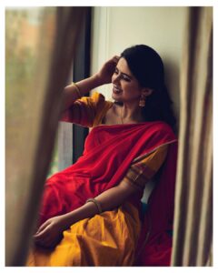 Soundariya Nanjundan Instagram - கண்ணம்மா 🍂 . . Outfit beautifully Designed By - @bhuvis_the_fashion_atelier 📸 - @navneethbalachanderan Styling- @indu_ig H&M- @kowshi_mua Location- @zonebythepark_chennai . . . . . #soundariyananjundan #soundariya #nanjundan #soundarya #soundaryananjundan Zone by The Park - Chennai