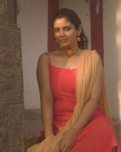 Soundariya Nanjundan Instagram - Golden hour of magical light ✨🌞 
#happyayudhapooja #ayudhapooja 
.
☀️ goldenhoursarehappyhours 
.
/nomakeup /bareface
.
Shot on @nikonindiaofficial 
Jewelry- @gaanafashion 
Outfit- @tina_couture1607 
📸- @bhoopalm_official
.
.
.
.
.
.
.
.
.

#soundariyananjundan #chennai #kannadiga #soundariya #actress #tamilcinema #model #performer #actor  #tamilnadu #bangalore #cinema #modellife #kollywood #soundarya #soundaryananjundan #modelling #fashion #actorslife #outfitoftheday #ootdfashion #reels #reelsinstagram #photo #photographer #camera #lifestyle #fashionblogger