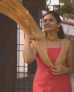 Soundariya Nanjundan Instagram - Golden hour of magical light ✨🌞 
#happyayudhapooja #ayudhapooja 
.
☀️ goldenhoursarehappyhours 
.
/nomakeup /bareface
.
Shot on @nikonindiaofficial 
Jewelry- @gaanafashion 
Outfit- @tina_couture1607 
📸- @bhoopalm_official
.
.
.
.
.
.
.
.
.

#soundariyananjundan #chennai #kannadiga #soundariya #actress #tamilcinema #model #performer #actor  #tamilnadu #bangalore #cinema #modellife #kollywood #soundarya #soundaryananjundan #modelling #fashion #actorslife #outfitoftheday #ootdfashion #reels #reelsinstagram #photo #photographer #camera #lifestyle #fashionblogger