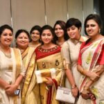 Sreevidya Nair Instagram - Onam with team kuttanadan blog.. @shamnakasim_p @anu_sithara ## Theznikhan##ponnammababu## Crowne Plaza Kochi