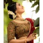 Srushti Dange Instagram - Let us light up lives with hopes and dreams. Happy Diwali 🪔✨💫 Designer -: @nirali_design_house Makeup 💄-: @makeup_by_kez Hairdo by @banu_hairstylist_sareedrapist Jewellery by @challani_jewellery Photography by @camerasenthil Shoot organized by @rrajeshananda