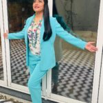 Suhasini Maniratnam Instagram - Wearing another ensemble from @zapelle_custom_clothing for my jaya tv show. Muraliraman our boss in jaya decided I must wear smart suits instead of traditional saree Decided to obey the order. BG Krishnan our dear friend gracefully suggested making custom suits from @zapelle_custom_clothing Roopali from delhi patiently sends me choices and gets them ready in a day or two. The result is this. 👍👍👍👍