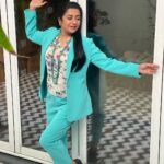 Suhasini Maniratnam Instagram - Wearing another ensemble from @zapelle_custom_clothing for my jaya tv show. Muraliraman our boss in jaya decided I must wear smart suits instead of traditional saree Decided to obey the order. BG Krishnan our dear friend gracefully suggested making custom suits from @zapelle_custom_clothing Roopali from delhi patiently sends me choices and gets them ready in a day or two. The result is this. 👍👍👍👍