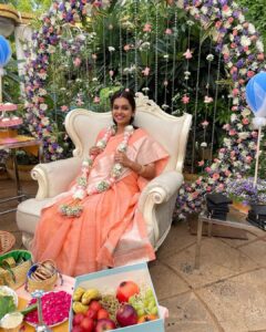 Tanvi Ram Instagram - Loooong post!😁

After one beautiful journey I had being a part of AnteSundaraniki, writing this knowing a post would be really less to express how happy I am☺️

First of all thank you @vijaya_kumar_paluri for suggesting me in antesundariniki. I like the way we transformed from ‘Are you the vijay who called me?’ - to - you sweating to teach me telugu - to - being one of my good friend now:)☺️

@nameisnani - Have always admired your work and am so proud to be part of your movie.☺️
@nazriyafahadh - You have been one amazing sister😘 I ll miss the fun we had at set.
@simply.nadiya - How smoothly I admired your beauty and seeing you perform right in front of me was unforgettable experience.
Most of all thank you @vishnuviv for trusting me with Pushpa♥️ I hope I haven’t let you down:)
Importantly, @mythriofficial - I havent felt away from home. Thats how I have been treated there☺️
@rohinimolleti @arunabhikshu #Nareshgaru #perumalsir - We are one strong lovely family now:)
#Anilyerneni - Thank you♥️
#Divya - Thank you for making my work half easier by translating everything for me😁
And the entire crew for being the most supporting crew♥️
@radhapoosala @dinesh_puranam @sachwin_r @anilkumar_karella @contact_sheets  @_keerthisurya_ @vickey__ma @instakadhai @oddphysce @nikethbommi @pallavi_85 

Most of all my cool parents and brother for being my biggest support🤗♥️

#happydays #memories #tanviram #antesundaraniki