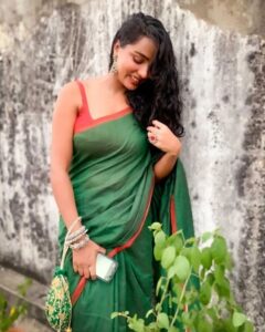 Tuhina Das Instagram - All that I am after is a life full of laughter 🌼

#thoughtoftheday #ethnic #tuhinadas #goodvibes
