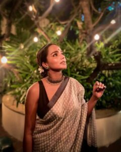 Tuhina Das Instagram - "Shaam bhi koi jaise hai nadi
Lehar lehar jaise beh rahi hai..."

#eveningstories #thoughts #tuhinadas