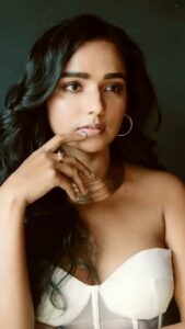 Tuhina Das Instagram - Friday vibes be like ✨

#fridayvibes #weekendvibes #tuhinadas