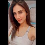 Vaani Kapoor Instagram - Meet me halfway ✈️