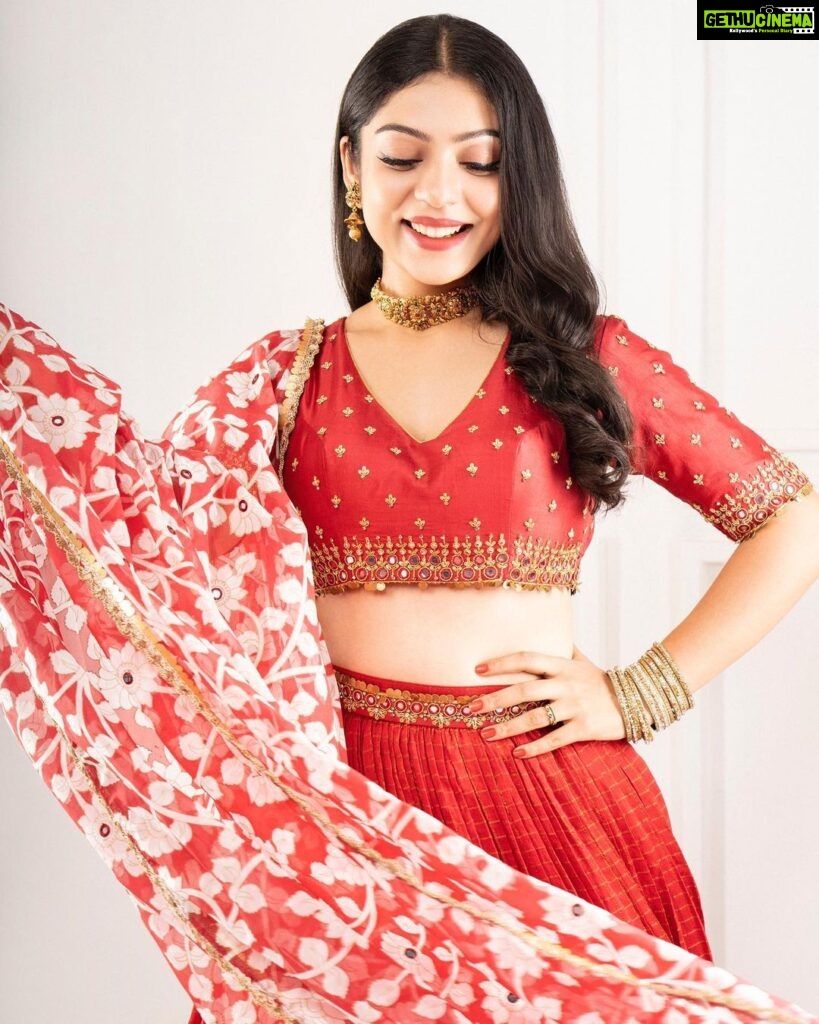 Varsha Bollamma Instagram - Red and white, ready to fight. Good night, sleep tight. 🤓🤓 . Styled by @officialanahita 🌹 Outfit: @sindhureddyofficial 🌺 Jewellery: @rubans.in 🌹 Pic: @shareefnandyala 🌺 MUA and hair @fairies_and_brides 🌹