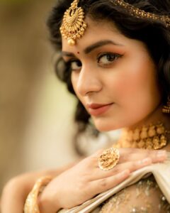 Aditi Shankar Instagram - #navratri2022 with Aditi✨

Day 1 : Virtuous white Reflecting the purity of a mothers love, and a tranquility unattainable by any other hue.

Wishing you endless peace on the first day of Navratri 🙏♥️

Styled by:- @dr.vinothinipandian 
Outfits 👗:- @nirali_design_house

MUAH 💄:- @vijiknr
Photographed by 📸:- @camerasenthil
Jewellery 💎:- @jjjewellerymart 
Location:- @avmgardens
Digital Patner:- @cognitiveidealab
@rrajeshananda