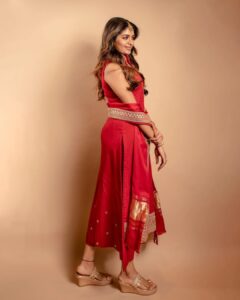 Aditi Shankar Instagram - Nothing beats a traditional look☀️

#viruman promotions 

Styled by: @dr.vinothinipandian
Photographed by📸 : @kiransaphotography 
Outfit👗: @rehanabasheerofficial
MUAH💄: @vishalcharanmakeuphair @hairbyradhika 
Jewellery💎: @JCSjewelcreations