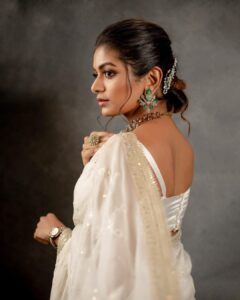 Aditi Shankar Instagram - My white saree dream came true 🕊 

Viruman Chennai press meet
Styled by: @dr.vinothinipandian 
Photographed by 📸: @kiransaphotography 
Outfit 👗: @_.rubeenavogueofficial._ 
MUAH 💄: @vishalcharanmakeuphair @hairbyradhika 
Jewellery💎: @jcsjewelcreations