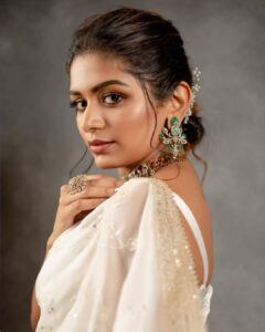 Aditi Shankar Instagram - My white saree dream came true 🕊 

Viruman Chennai press meet
Styled by: @dr.vinothinipandian 
Photographed by 📸: @kiransaphotography 
Outfit 👗: @_.rubeenavogueofficial._ 
MUAH 💄: @vishalcharanmakeuphair @hairbyradhika 
Jewellery💎: @jcsjewelcreations