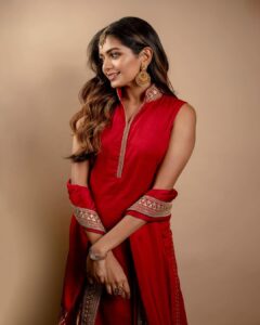 Aditi Shankar Instagram - Nothing beats a traditional look☀️

#viruman promotions 

Styled by: @dr.vinothinipandian
Photographed by📸 : @kiransaphotography 
Outfit👗: @rehanabasheerofficial
MUAH💄: @vishalcharanmakeuphair @hairbyradhika 
Jewellery💎: @JCSjewelcreations