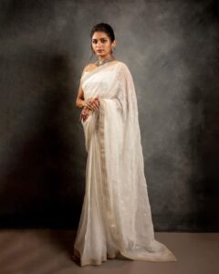 Aditi Shankar Instagram - My white saree dream came true 🕊 

Viruman Chennai press meet
Styled by: @dr.vinothinipandian 
Photographed by 📸: @kiransaphotography 
Outfit 👗: @_.rubeenavogueofficial._ 
MUAH 💄: @vishalcharanmakeuphair @hairbyradhika 
Jewellery💎: @jcsjewelcreations