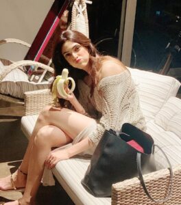 Aditi Vats Instagram - That light 
That smile
&
That monkey 🐒😵‍💫
