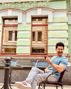 Aftab Shivdasani Instagram - ‘Not all who wander are lost. Most of them are just looking for coffee.’

#specialops1.5 ☀️☕️