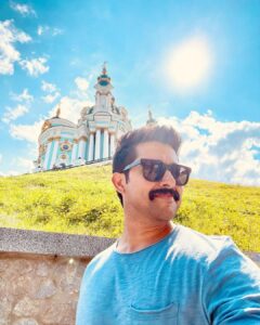Aftab Shivdasani Instagram - ‘Not all who wander are lost. Most of them are just looking for coffee.’

#specialops1.5 ☀️☕️