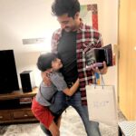 Akshay Oberoi Instagram - Reunited with my koala bear 🐨❤️👨‍👦