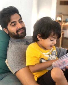 Akshay Oberoi Instagram - How do kids come up with so many questions all at once? Also, how do I answer them? 😂

#FatherSon #Sunday #SundayVibes #SundayFunday