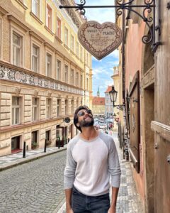 Akshay Oberoi Instagram - Been looking up lately!
#AkshaysTravelDiaries

#Prague #Berlin #Travelling