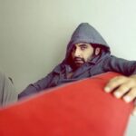 Akshay Oberoi Instagram - It’s hitting 25° in Mumbai… apna winter toh ho gaya 🥶 #Hoodies #HoodieWeather #WinterIsHere
