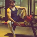 Akshay Oberoi Instagram - Burning some calories to make place for 🍕 & 🍟 #Friday #FitnessFriday #FriYay #Workout