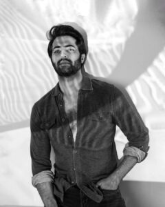 Akshay Oberoi Instagram - Vibin' with the monsoon skies 🤍

📸: @appurvashah

#Sunday #SundayVibes #Monsoon #BlackAndWhite