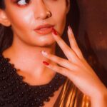 Anushka Sen Instagram - Drama 🎭 . Wearing: @kalkifashion @deme_love_ Styled by: @stylingbyvictor @sohail__mughal___ Makeup by: @sachinmakeupartist1 Hair by: @shab_qureshi786 Clicked by: @smileplease_25 Management: @guunjanvm