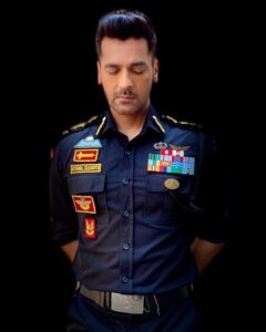 Arjan Bajwa Instagram - In another universe the real me ….
.
.
.
.
.
.
.
.
.
.
#indianarmy #army #blackcats #nsg #trendingreels #trending #reelsindia #reelsinstagram #reels #instagram #instalike #instadaily #instagood #instafashion #bollywood #bollywoodactor #actorslife #roleplay #arjanbajwa #mensfashion #menswear #mensstyle #uniform #wednesday #wednesdaywisdom #wednesdayvibes #stateofsiege #stateofsiege2611 @zee5premium