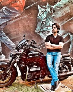 Arjan Bajwa Instagram - Long hair Daze …..
.
.
.
.
.
.
.
.
.
.
.
#throwbackthursday #throwback #longhair #menswear #mensfashion #menshair #instagood #instapic #instagram #instahair #bollywood #actorslife #thursday