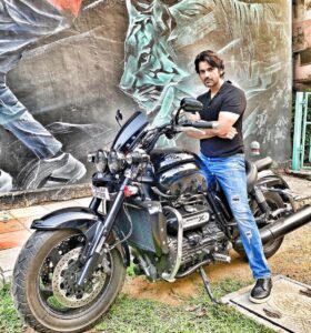Arjan Bajwa Instagram - Zooming into the week …. With my kind of monday blue&blacks ! 
.
..
.
.
.
.
.
#mondaymotivation #monday #mondaymood #mensfashion #menswear #menshair #mensstyle #instagood #instagram #instalike #instamood #bollywood #bollywoodactor #actorslife #actor #arjanbajwa #triumph #triumphmotorcycles #bikes #bikestagram #trendingreels #trending #reels #reelsvideo #reelsindia