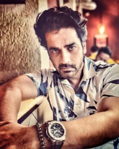 Arjan Bajwa Instagram - Toughness is in the soul & Spirit , not in muscles … 
HAPPY SATURDAY! .
.
.
.
#saturday #arjanbajwa #mood #motivation #trendingreels #trending #instagram #instagood #instadaily #bollywood #bollywoodactor #actorslife #80smusic @casio.india #gangster #mensfashion #menswear #mensstyle #menshair