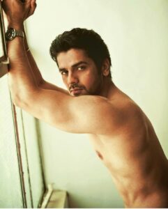 Arjan Bajwa Instagram - Throwback !! Thanks to my friend Apurva for this shot .
.
.
.
.
.
.
.
.
.
.
.
.
.
.
.
.
.
#bollywood #bodyshot ##pumpingiron #photography  #potrait #bodybuilding #bodyshots #workout #gym sessions #attitude #mensfashion #menshair #fashion #window #light #muscleup #bodybulding #showtime #actorslife #actor #bollywood #film #ripped #weightlifting #tagheuer #racing #watches #menshair