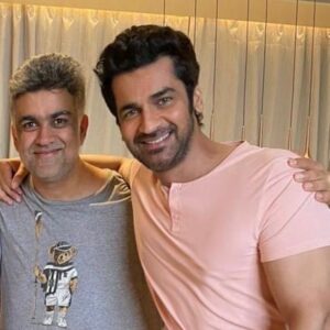 Arjan Bajwa Instagram - कभी कभी आपकी ज़िंदगी में लोग आते हैं, आपकी ज़िंदगी को पूरे तरीके से बदलने के लिए! 
.
Thank you my brother @siddharthpmalhotra  for choosing me to play Tahir Wazir, @sapnamalhotra01 for all your care and affection thanks brother @kavishsinha for casting me ..Thank you to my director, my friend , my brother @mukulabhyankar for being an amazing director to work with ,thank you @aryacam for making me look my best ..
Congratulations and big thanks to 
@shrutzhaasan for my being my amazing costar 
@mithunchakrabortyofficial sir for your kindness and blessings 
@gauaharkhan for all the warmth and fun we have for years
 @sonalee18588 🤗
Thanks @satyajeetdubey brother 🤗 @suchipillai (Fashion to Bestseller) 
My friend @virafpp 🤗
@rajupsingh @ravisubramanian70 
@primevideoin for bringing out a fabulous story to life on screen 🙏🏻
.
Big thank you to all the crew working behind the scenes to make #Bestseller come alive on screen , you guys have been a dream team . 

Thank you to everyone who has watched rather binged watched our labour of love and for those of you who haven’t …watch #bestselleronprime on @primevideoin now ….
@alchemyfilmsprivatelimited #raajmehta @dyutig #anvitadutt #altheakaushal for writing this amazing story ! 
.