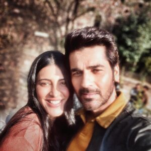 Arjan Bajwa Instagram - कभी कभी आपकी ज़िंदगी में लोग आते हैं, आपकी ज़िंदगी को पूरे तरीके से बदलने के लिए! 
.
Thank you my brother @siddharthpmalhotra  for choosing me to play Tahir Wazir, @sapnamalhotra01 for all your care and affection thanks brother @kavishsinha for casting me ..Thank you to my director, my friend , my brother @mukulabhyankar for being an amazing director to work with ,thank you @aryacam for making me look my best ..
Congratulations and big thanks to 
@shrutzhaasan for my being my amazing costar 
@mithunchakrabortyofficial sir for your kindness and blessings 
@gauaharkhan for all the warmth and fun we have for years
 @sonalee18588 🤗
Thanks @satyajeetdubey brother 🤗 @suchipillai (Fashion to Bestseller) 
My friend @virafpp 🤗
@rajupsingh @ravisubramanian70 
@primevideoin for bringing out a fabulous story to life on screen 🙏🏻
.
Big thank you to all the crew working behind the scenes to make #Bestseller come alive on screen , you guys have been a dream team . 

Thank you to everyone who has watched rather binged watched our labour of love and for those of you who haven’t …watch #bestselleronprime on @primevideoin now ….
@alchemyfilmsprivatelimited #raajmehta @dyutig #anvitadutt #altheakaushal for writing this amazing story ! 
.