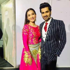 Arjan Bajwa Instagram - कभी कभी आपकी ज़िंदगी में लोग आते हैं, आपकी ज़िंदगी को पूरे तरीके से बदलने के लिए! 
.
Thank you my brother @siddharthpmalhotra  for choosing me to play Tahir Wazir, @sapnamalhotra01 for all your care and affection thanks brother @kavishsinha for casting me ..Thank you to my director, my friend , my brother @mukulabhyankar for being an amazing director to work with ,thank you @aryacam for making me look my best ..
Congratulations and big thanks to 
@shrutzhaasan for my being my amazing costar 
@mithunchakrabortyofficial sir for your kindness and blessings 
@gauaharkhan for all the warmth and fun we have for years
 @sonalee18588 🤗
Thanks @satyajeetdubey brother 🤗 @suchipillai (Fashion to Bestseller) 
My friend @virafpp 🤗
@rajupsingh @ravisubramanian70 
@primevideoin for bringing out a fabulous story to life on screen 🙏🏻
.
Big thank you to all the crew working behind the scenes to make #Bestseller come alive on screen , you guys have been a dream team . 

Thank you to everyone who has watched rather binged watched our labour of love and for those of you who haven’t …watch #bestselleronprime on @primevideoin now ….
@alchemyfilmsprivatelimited #raajmehta @dyutig #anvitadutt #altheakaushal for writing this amazing story ! 
.
