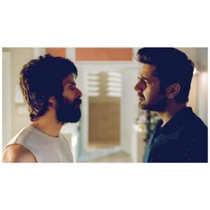 Arjan Bajwa Instagram - Maine Kabir ko ghar bulaya, woh nahi aaya.
Par Bhai ko party karne toh aana hi tha. 😉 
Happy Birthday @shahidkapoor!
Brother on screen and a super cool friend off the reel, it's always wonderful to be around you. 
Much love. 🤗 
#KabirSingh #Brothers