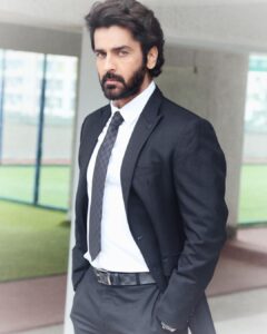 Arjan Bajwa Instagram - Run when you can, 
walk if you have to, 
crawl if you must; 
but never stop !
.
.
.
.
.
.
#sunday #sundayvibes #sundayfunday #motivationalquotes #bollywood #bollywoodactor #actorslife #actor #mensfashion #menswear #menshair #tuxedo #blacksuit #instagood #instadaily #instamood #instalike #lv @louisvuitton
