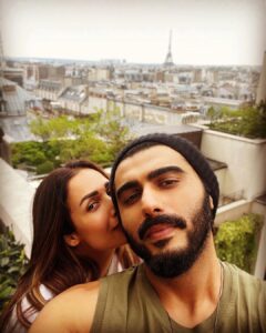 Arjun Kapoor Instagram - Eiffel good... I knew I would...
@malaikaaroraofficial #parisvibes