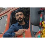 Arjun Kapoor Instagram - Gather your parents and grandparents for this one, Sardar ka Grandson is coming soon to @netflix_in #SardarKaGrandson @rakulpreet @neena_gupta @kaachua @onlyemmay @madhubhojwani @nikkhiladvani @thejohnabraham #BhushanKumar @divyakhoslakumar #KrishanKumar @aditiraohydari @anuja.chauhan @amitoshnagpal @tseries.official @tseriesfilms @emmayentertainment @johnabrahament