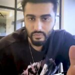 Arjun Kapoor Instagram - Hey, I hope all Ki & Ka s are at home staying safe and washing their hands often !!! I’m also sure all the 'Kas' are splitting all household chores and duties with their 'Kis' right now at home... Why don’t you guys send me your videos/pictures of you doing household chores using #4YearsOfKiAndKa and tag me on your posts/stories and I’ll repost them !!!