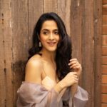 Arushi Sharma Instagram - What's your silver lining in this metric shitload of reality? Share share share...