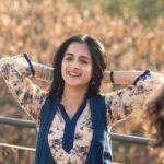 Arushi Sharma Instagram - 2019 | Delhi | Sunset ka intezaar kartey huye🌅 kuch golden hour hota hai shayad ! #throwbackthursday #loveaajkal