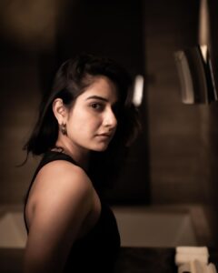 Ashika Ranganath Instagram - Heloooooooo 🖤