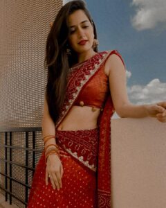 Ashika Ranganath Instagram - ಯುಗಾದಿ ಹಬ್ಬದ ಶುಭಾಶಯಗಳು😌🌸 How’s madhagaja teaser?? Did you all like? What did you like the most?