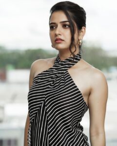 Ashika Ranganath Instagram - Building an empire 🚩
