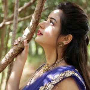 Ashika Ranganath Instagram - For the inauguration of @thejewelleryshow in Hubballi Shot by amazing @photographer_ajay 🤗 Styling @nisharakiran Outfit @ashwinireddyofficial Jewellery @lotus_silver_jewellery Make up @shivugowda2011 Hair @paramesh_kammari Assisted by #Loki